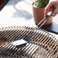   Barbecook BC-ACC-7027 army stílusú kétfunkciós tisztítókefe, rozsdamentes acél, khaki zöld nyél
